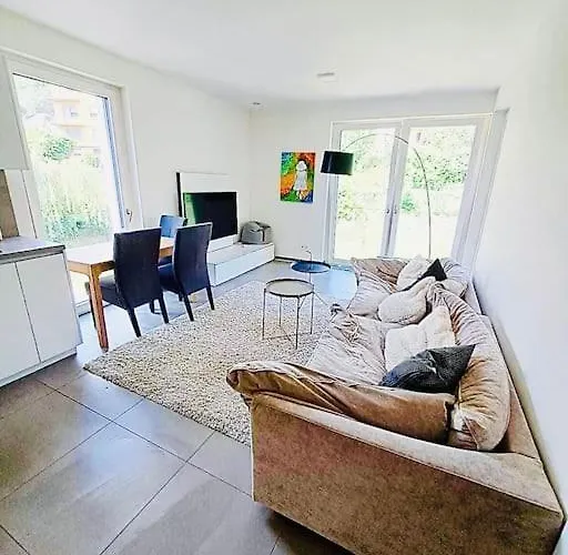 Garden View Luxury Flat With Terrace & Parking-